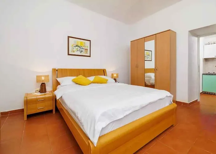 Holiday Home In Belgrad 39403 Baretici foto