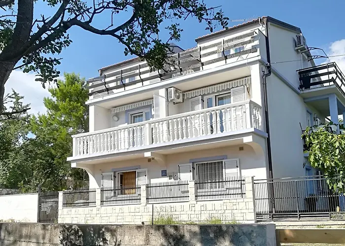 Apartments With Parking Space Novi Vinodolski - 15292 fotografija
